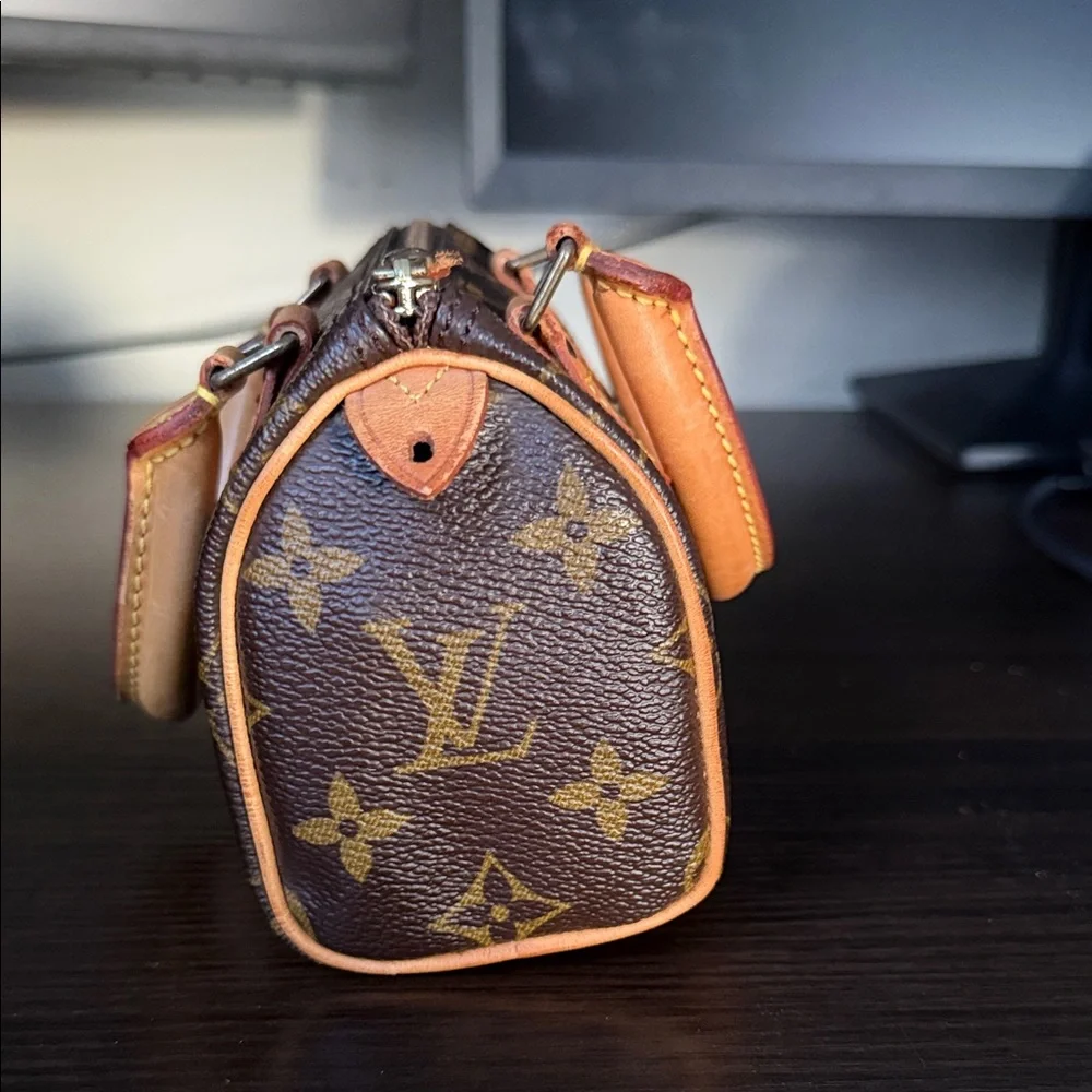 Louis Vuitton Nano Speedy
TH0945 - Picture 2 of 14